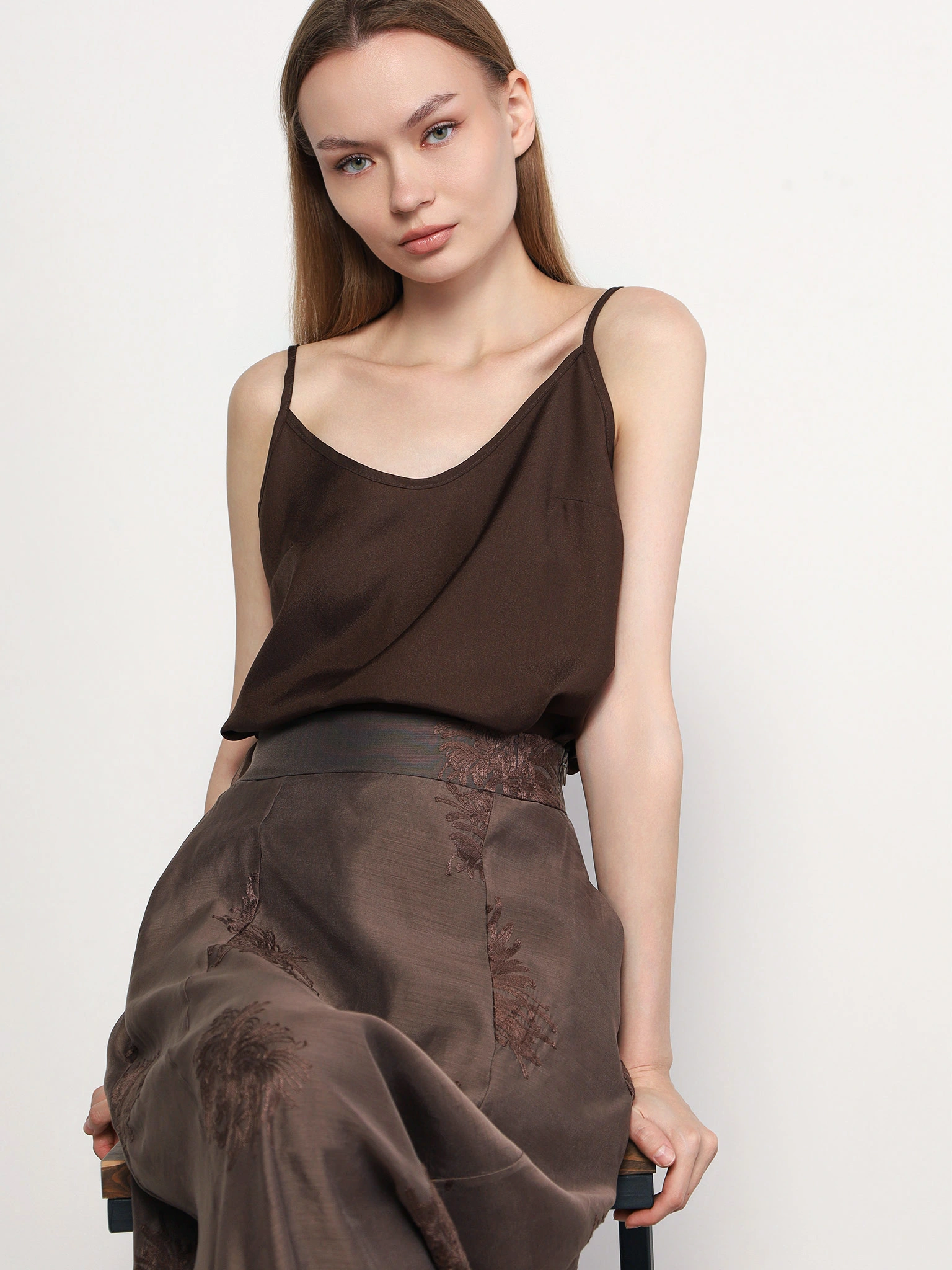 Топ темно-коричневого цвета свободного кроя